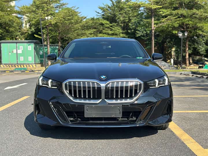 Фото 1 - BMW 5 Series