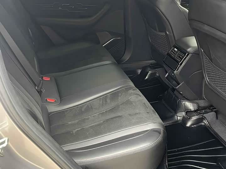 Фото 9 - Geely Monjaro