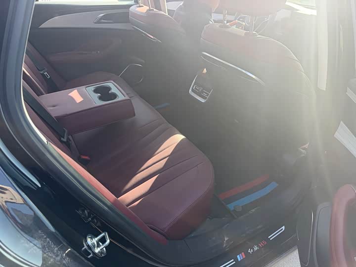 Фото 9 - Hongqi H5