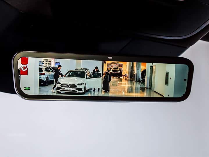 Фото 2 - Tank 700 Hybrid