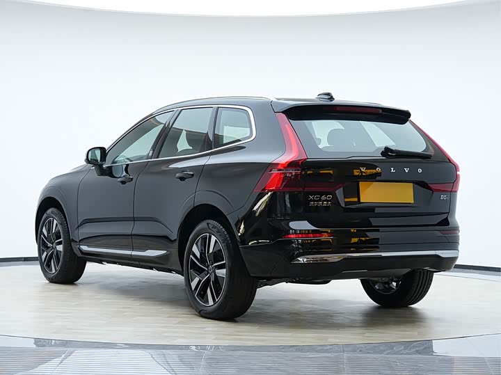 Фото 8 - Volvo XC60