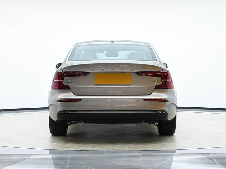 Фото 8 - Volvo S60