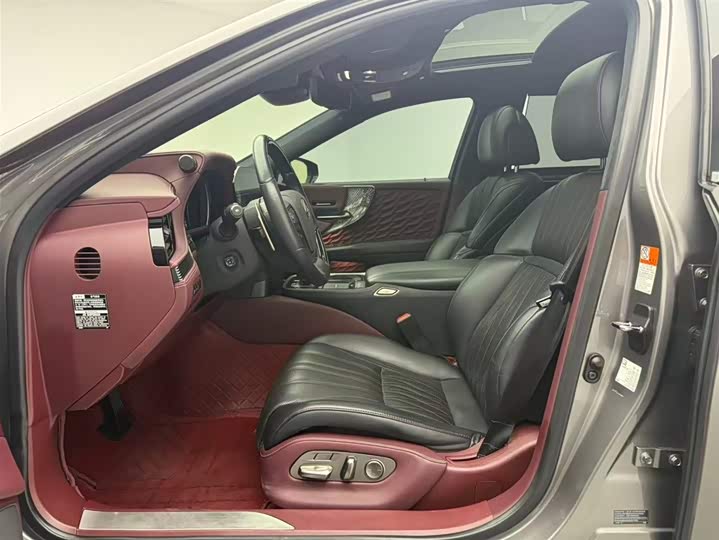 Фото 7 - Lexus LS