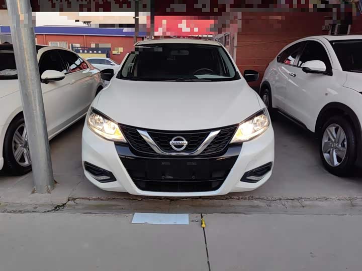 Фото 3 - Nissan Tiida