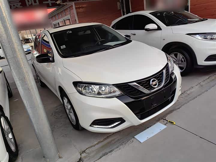 Фото 4 - Nissan Tiida