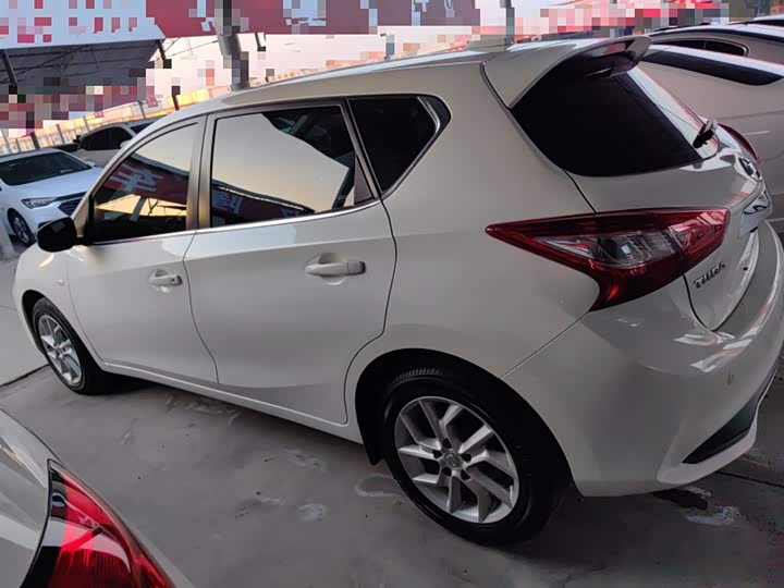 Фото 5 - Nissan Tiida