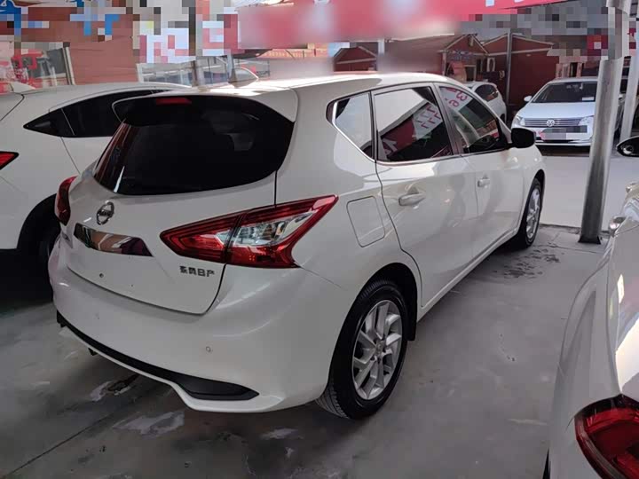 Фото 7 - Nissan Tiida