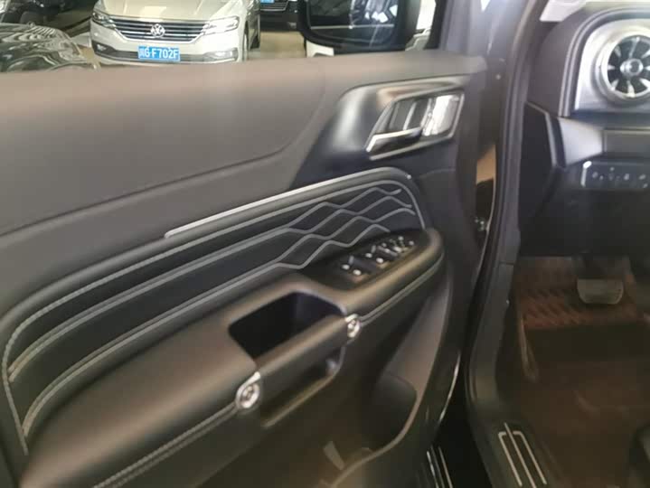 Фото 7 - Tank 300