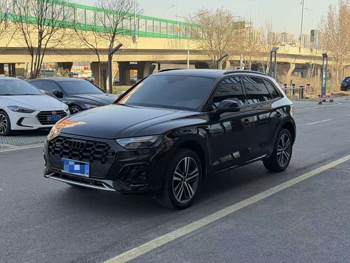 Фото 1 - Audi Q5L