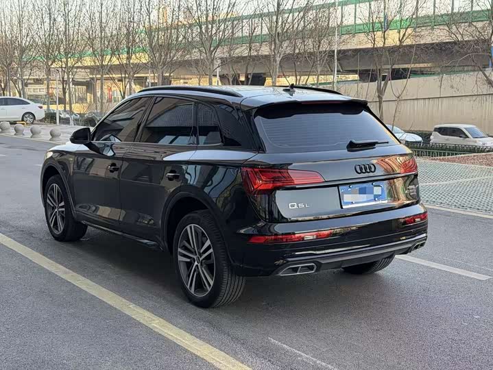 Фото 6 - Audi Q5L