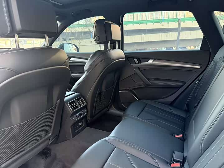 Фото 7 - Audi Q5L