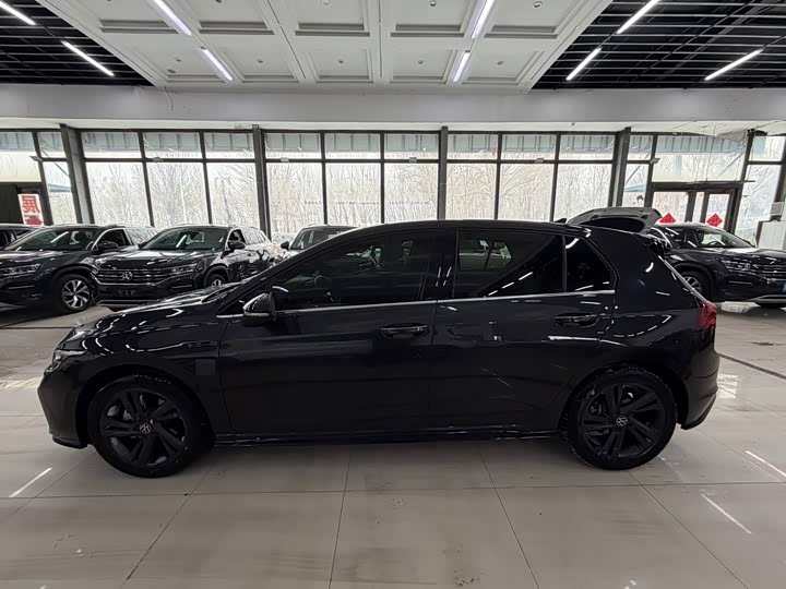 Фото 2 - Volkswagen Golf