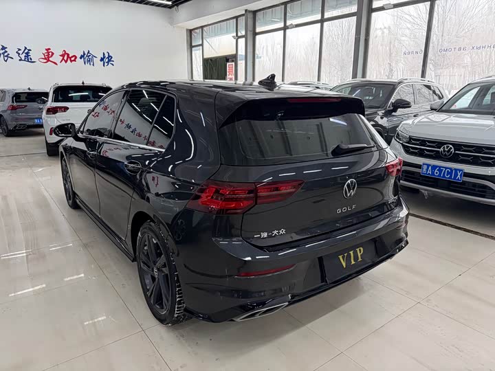 Фото 3 - Volkswagen Golf