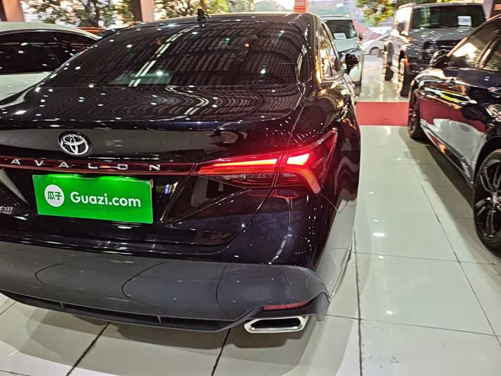 Фото 8 - Toyota Avalon