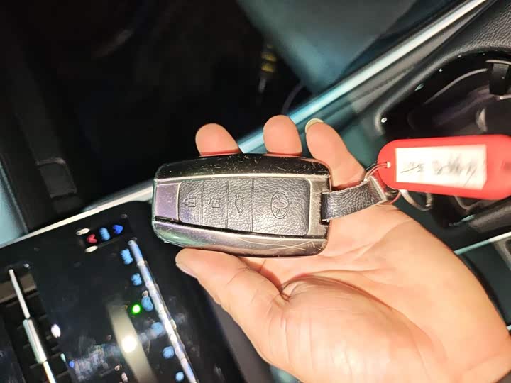 Фото 9 - Toyota Avalon