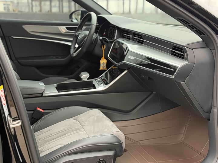 Фото 6 - Audi A6L Hybrid