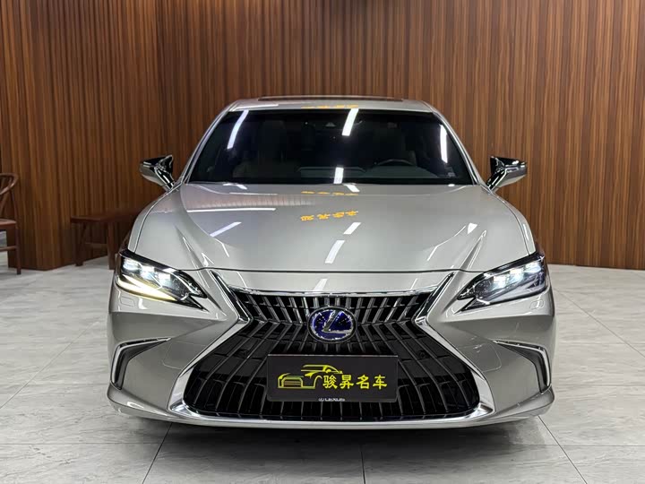 Фото 2 - Lexus ES