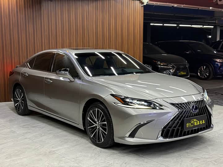 Фото 3 - Lexus ES