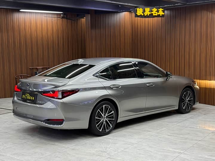 Фото 4 - Lexus ES