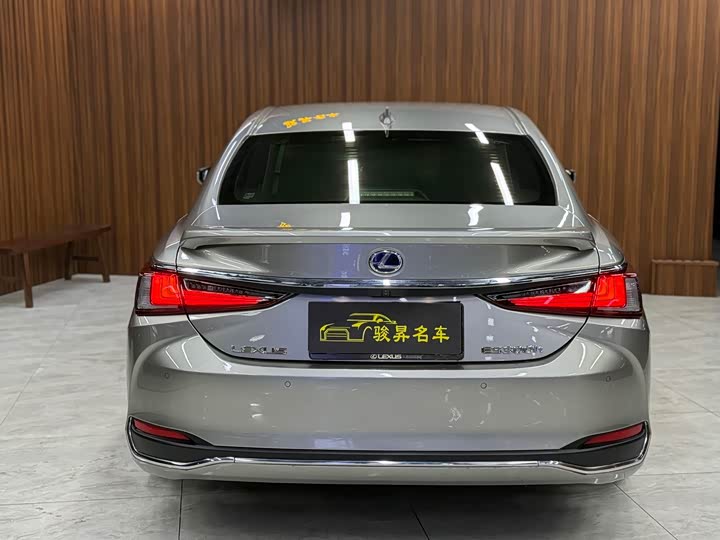 Фото 5 - Lexus ES