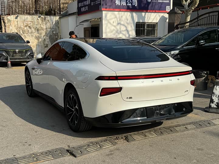 Фото 3 - XPeng P7