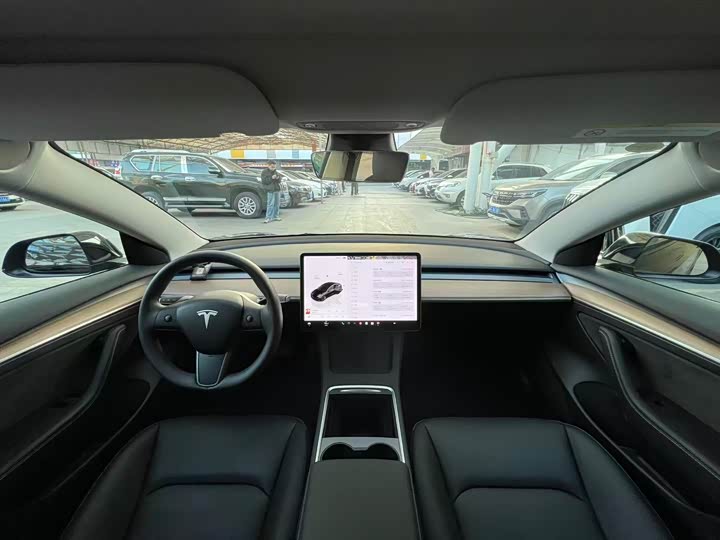 Фото 6 - Tesla Model 3