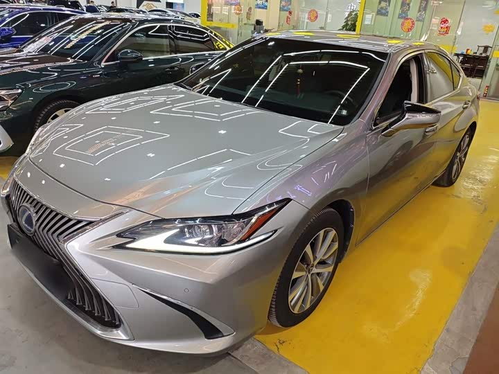 Фото 2 - Lexus ES