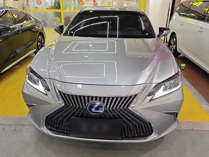 Фото 3 - Lexus ES