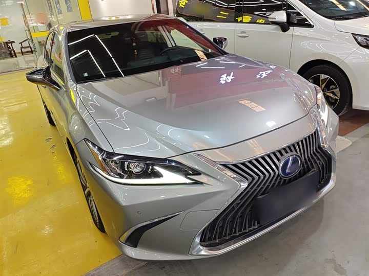 Фото 4 - Lexus ES