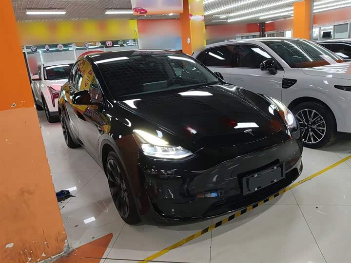 Фото 4 - Tesla Model Y