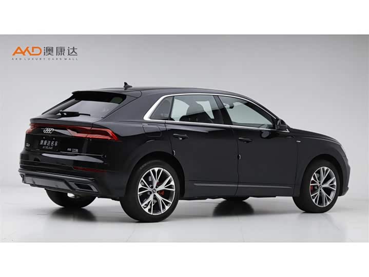 Фото 3 - Audi Q8