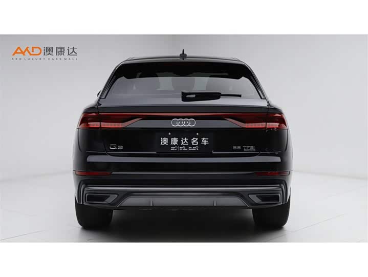 Фото 4 - Audi Q8