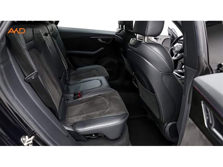 Фото 8 - Audi Q8