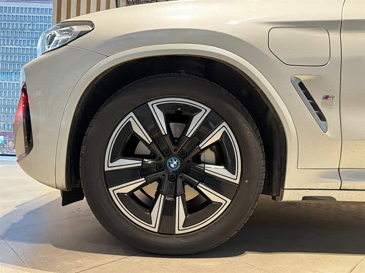 Фото 6 - BMW iX3