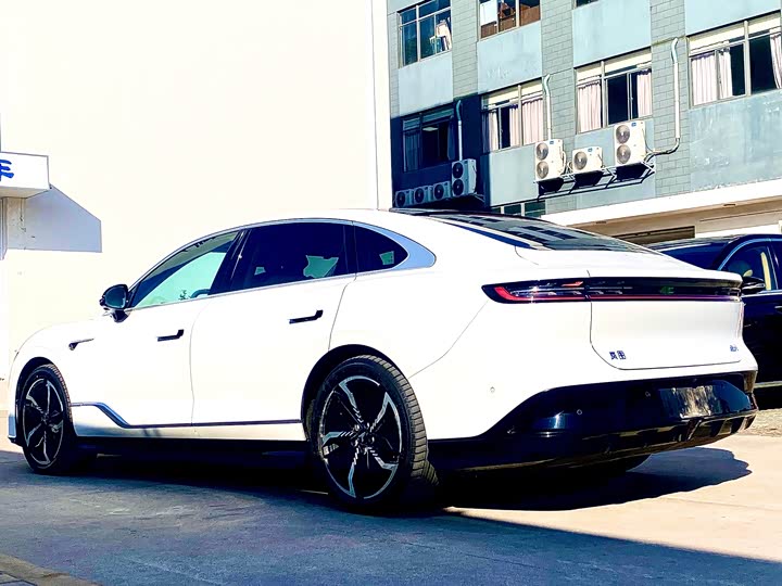 Фото 7 - Voyah Passion