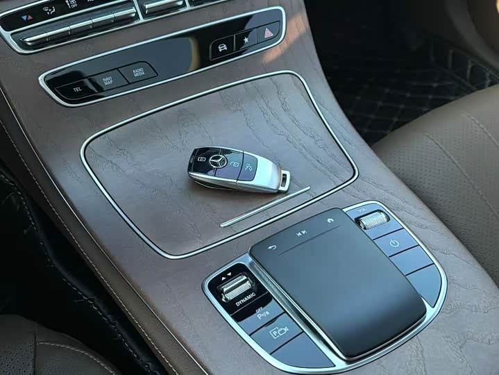 Фото 8 - Mercedes-Benz E-Class Hybrid