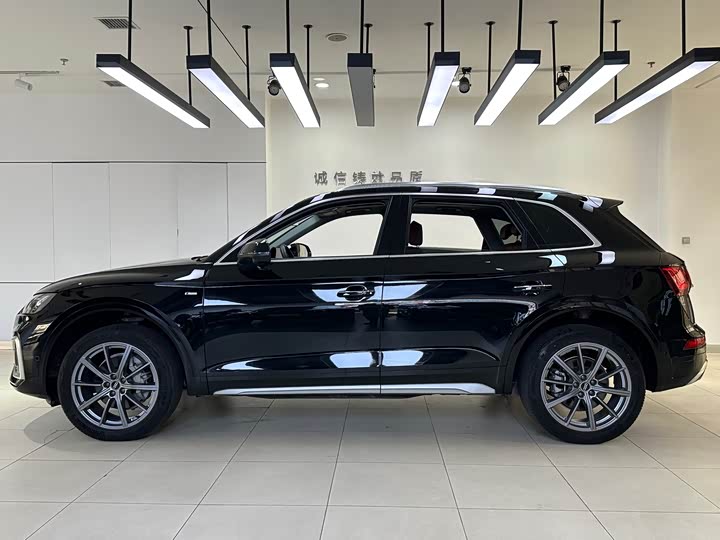 Фото 5 - Audi Q5L