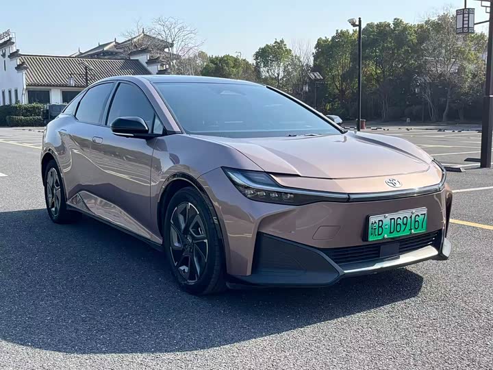 Фото 3 - Toyota bZ3