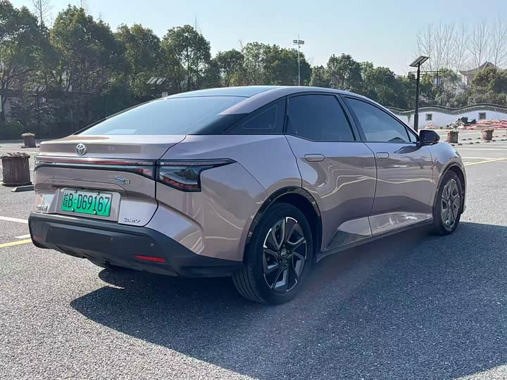 Фото 7 - Toyota bZ3