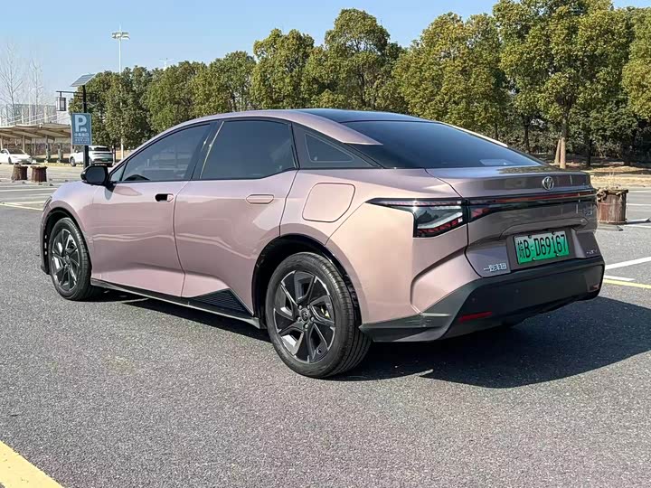 Фото 9 - Toyota bZ3