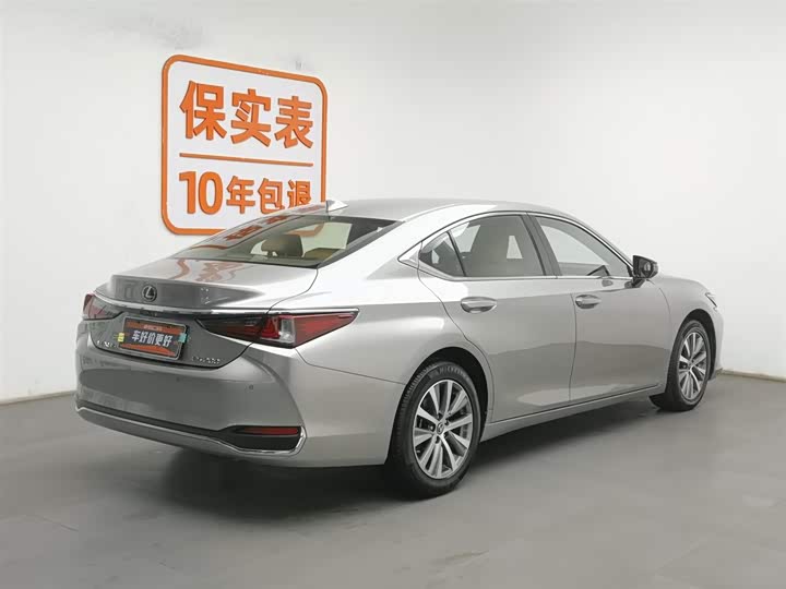 Фото 2 - Lexus ES