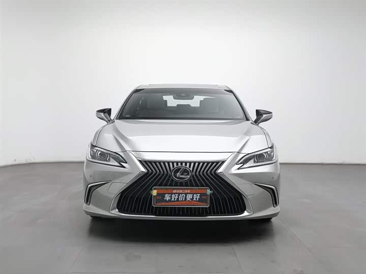 Фото 3 - Lexus ES