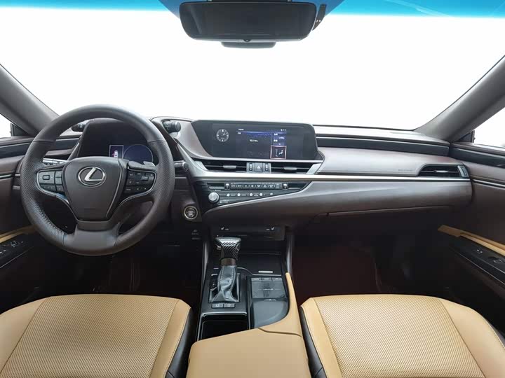 Фото 5 - Lexus ES