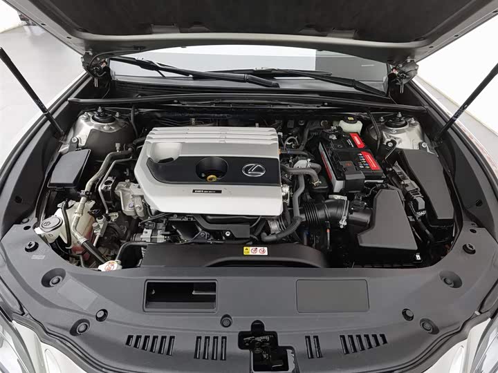 Фото 6 - Lexus ES