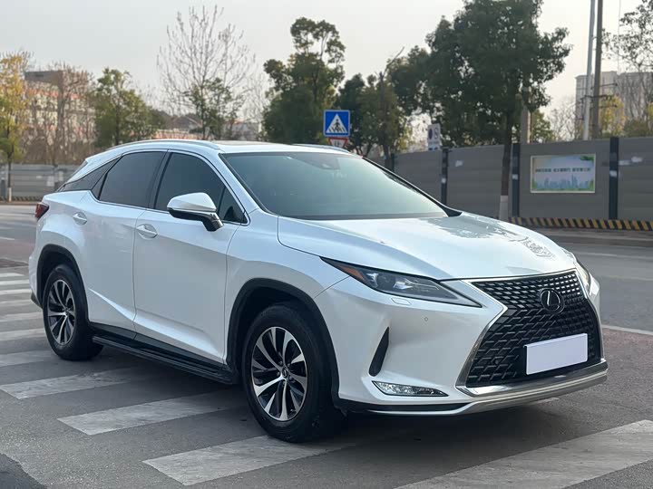 Фото 3 - Lexus RX