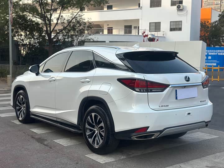 Фото 6 - Lexus RX