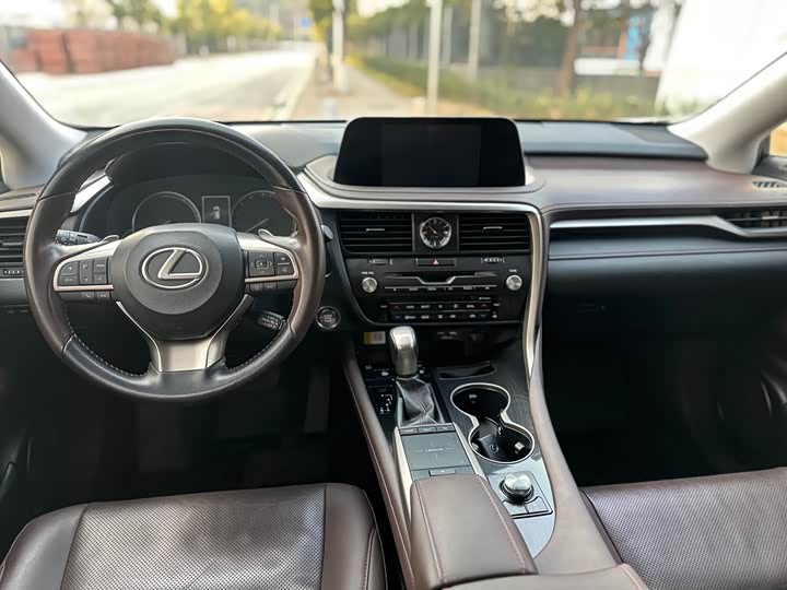 Фото 7 - Lexus RX