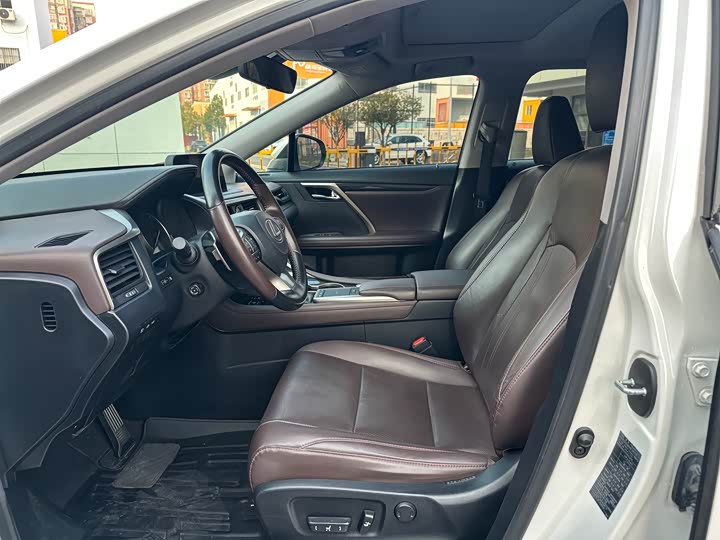 Фото 8 - Lexus RX