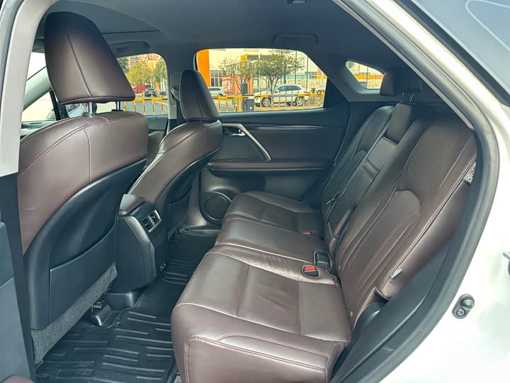 Фото 9 - Lexus RX