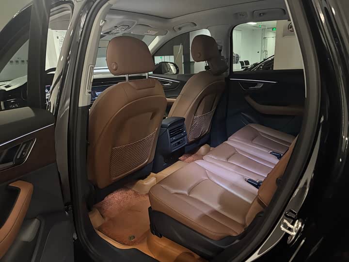 Фото 4 - Audi Q7